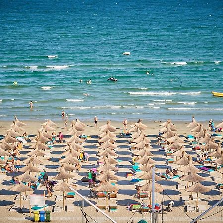 Moonlight Studio - Spa N Pools Beach Resort Mamaia Ngoại thất bức ảnh