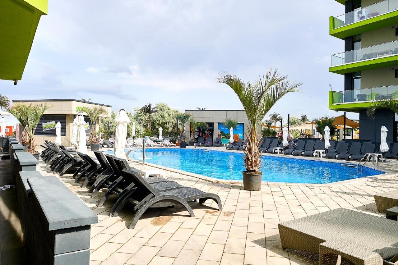Moonlight Studio - Spa N Pools Beach Resort Mamaia Ngoại thất bức ảnh