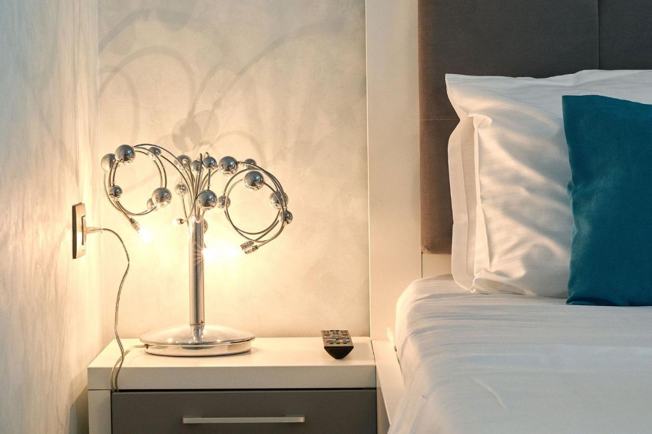 Moonlight Studio - Spa N Pools Beach Resort Mamaia Ngoại thất bức ảnh