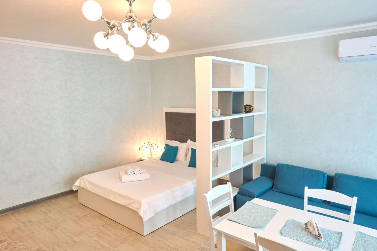 Moonlight Studio - Spa N Pools Beach Resort Mamaia Ngoại thất bức ảnh