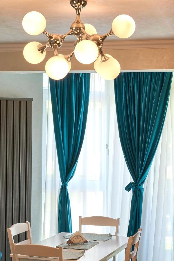 Moonlight Studio - Spa N Pools Beach Resort Mamaia Ngoại thất bức ảnh