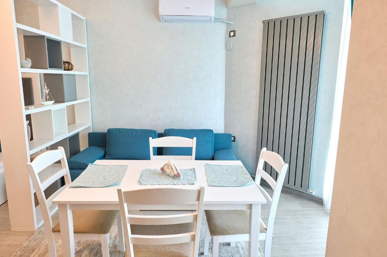 Moonlight Studio - Spa N Pools Beach Resort Mamaia Ngoại thất bức ảnh