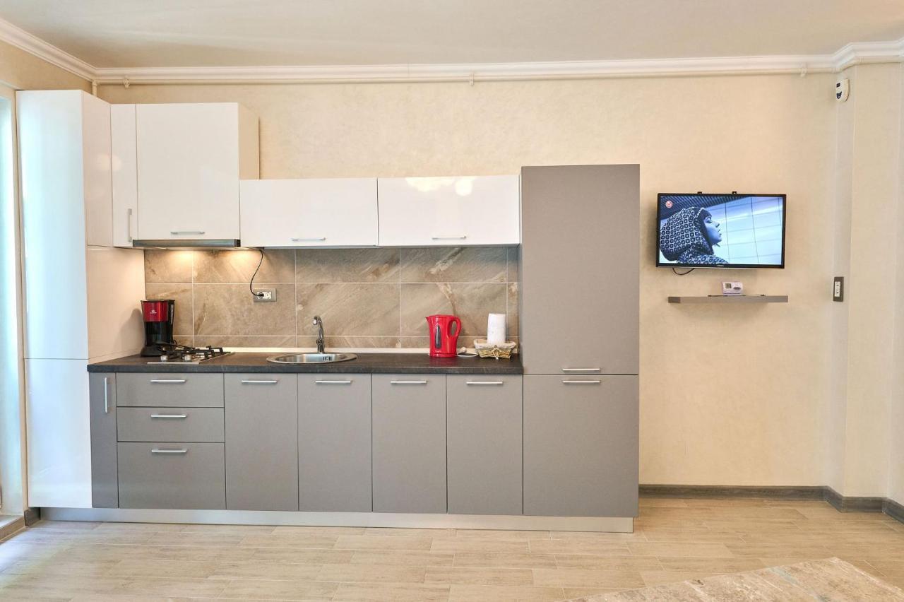 Moonlight Studio - Spa N Pools Beach Resort Mamaia Ngoại thất bức ảnh