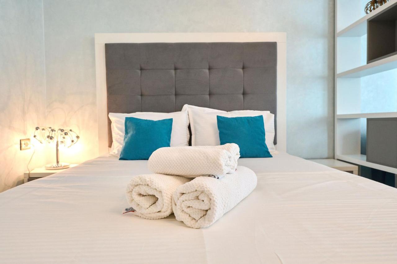Moonlight Studio - Spa N Pools Beach Resort Mamaia Ngoại thất bức ảnh