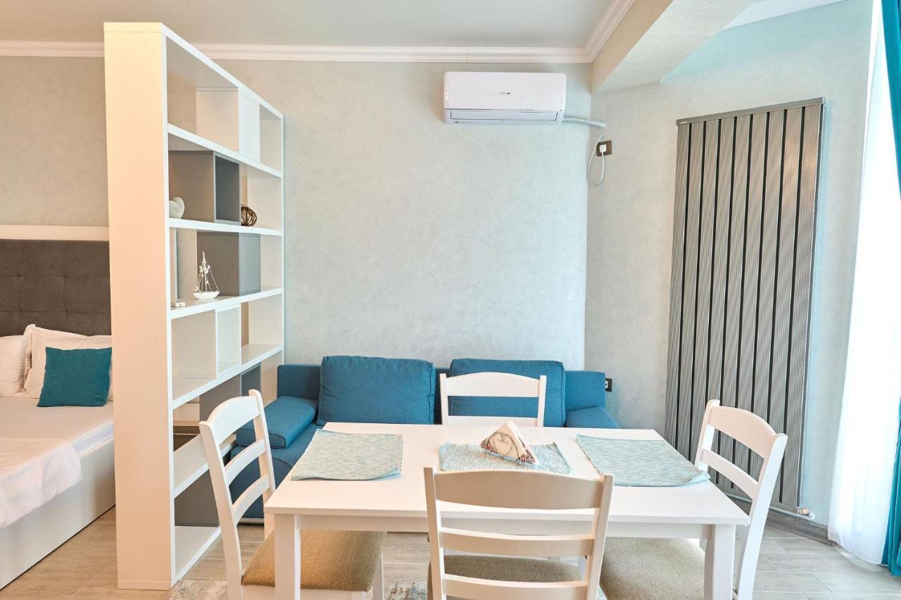 Moonlight Studio - Spa N Pools Beach Resort Mamaia Ngoại thất bức ảnh